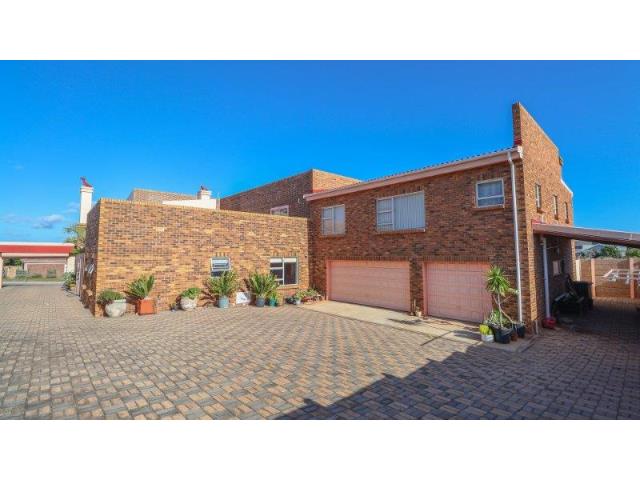 5 Bedroom Property for Sale in Stilbaai Wes Western Cape